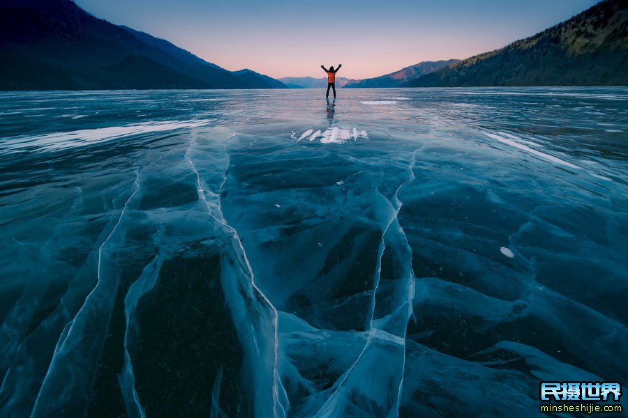 俄罗斯贝加尔湖蓝冰摄影团-开启俄罗斯蓝冰旅游摄影行程-感受异国风情