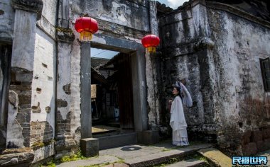 芙蓉镇电影拍摄地点：一部电影与一座古镇的完美相遇