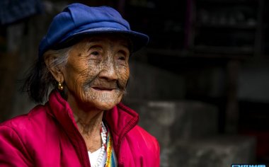 中老年女性拍照技巧：全面中老年女性摄影指南
