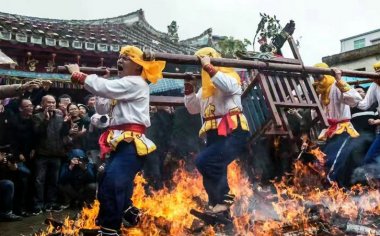 福建莆田元宵民俗摄影团-菩萨巡游-跳傩火--游灯-打砂花-蔗塔-红桔塔等民俗活动